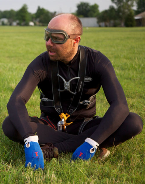 File:Karl getting ready to skydive.png
