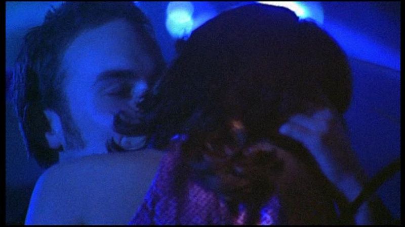 File:1x05 RickyAndDonnaKiss.JPG